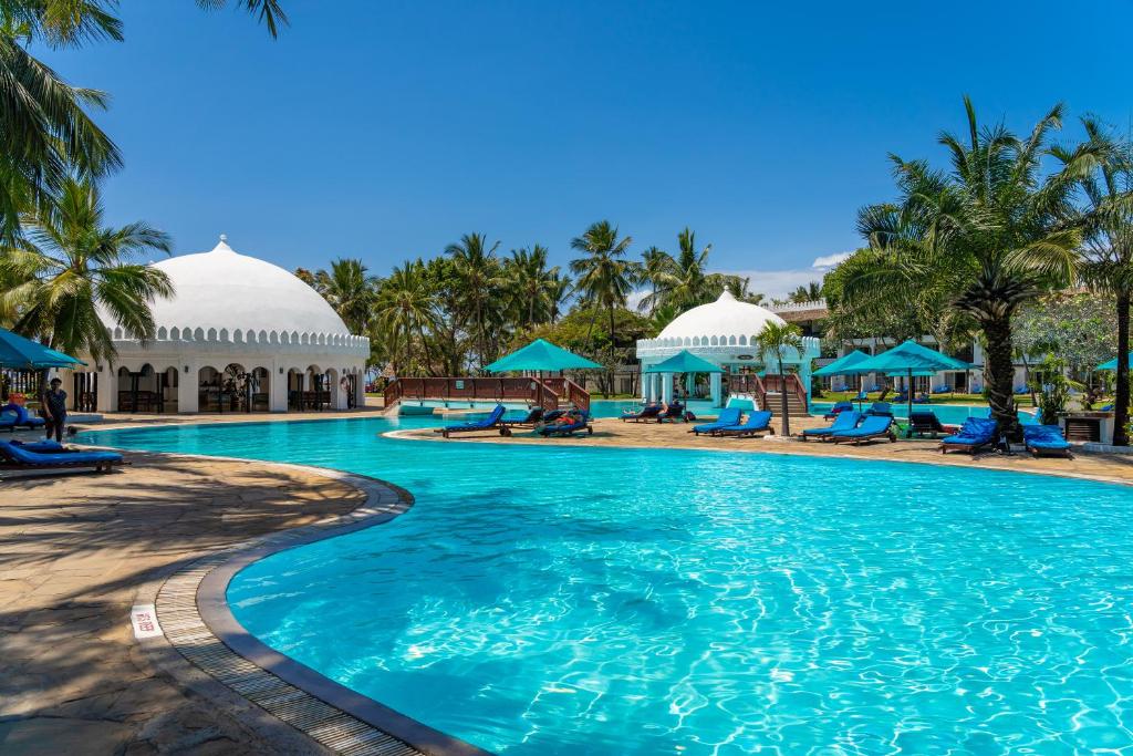 Southern Palms Beach Resort - Tap to explore photos