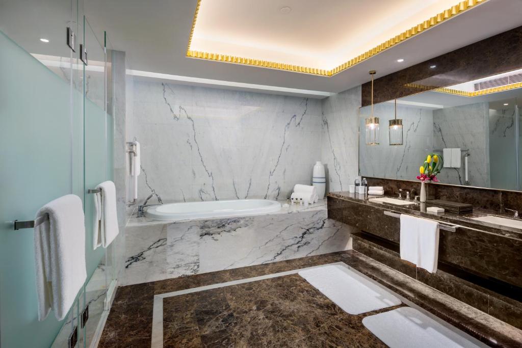 Сьюит (1 King Bed 1 Bedroom Suite Living Area), InterContinental Shanghai Puxi