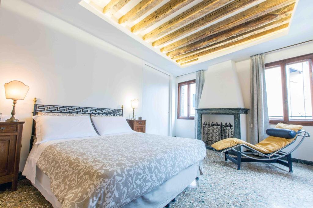CA GRIMANI Double Apartment: private terrace and stunning view photo 3