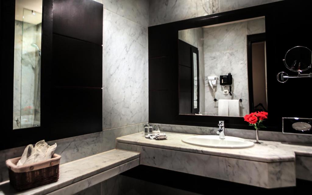 Трехместный (Классический трехместный номер), Отель The Russelior Hotel & Spa