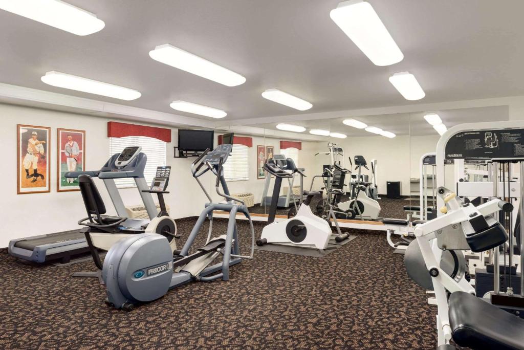 Travelodge by Wyndham Clinton Valley West Court photo 4