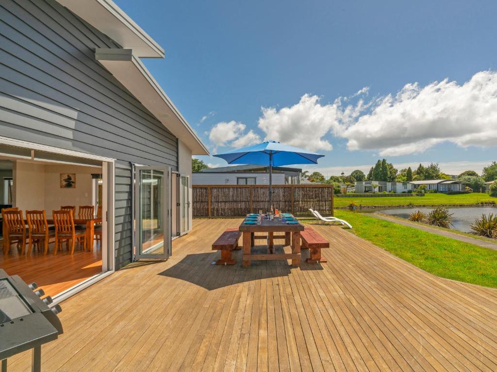 Lake on Scott - Cooks Beach Holiday Home photo 3