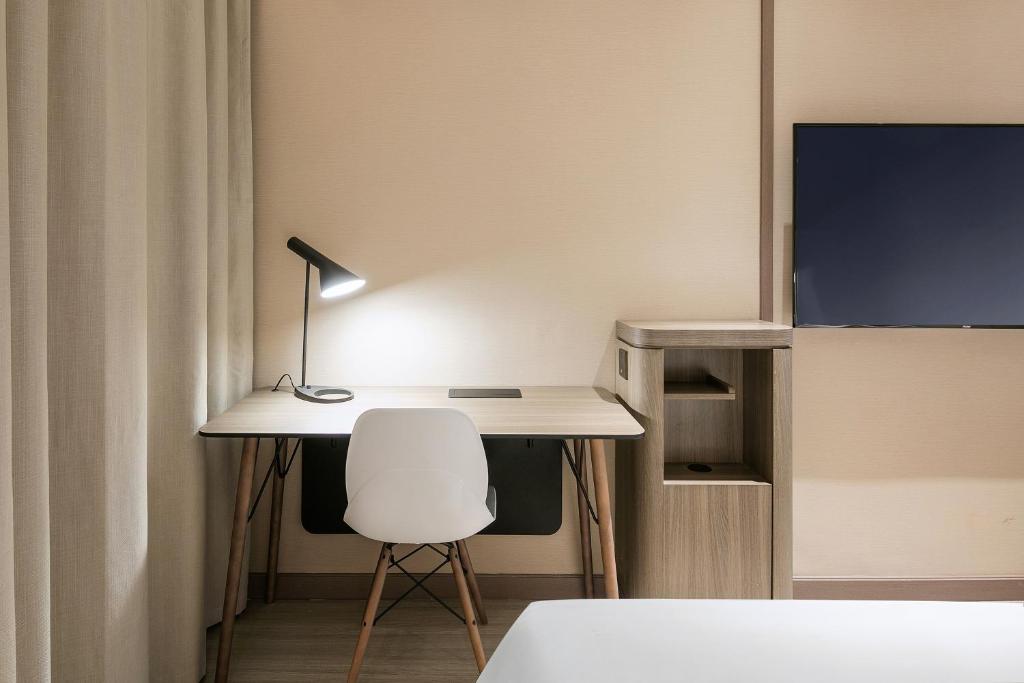 Трехместный (Mainland Chinese Citizens - Basic Triple Room), Hanting Express Hangzhou Wulin Square East
