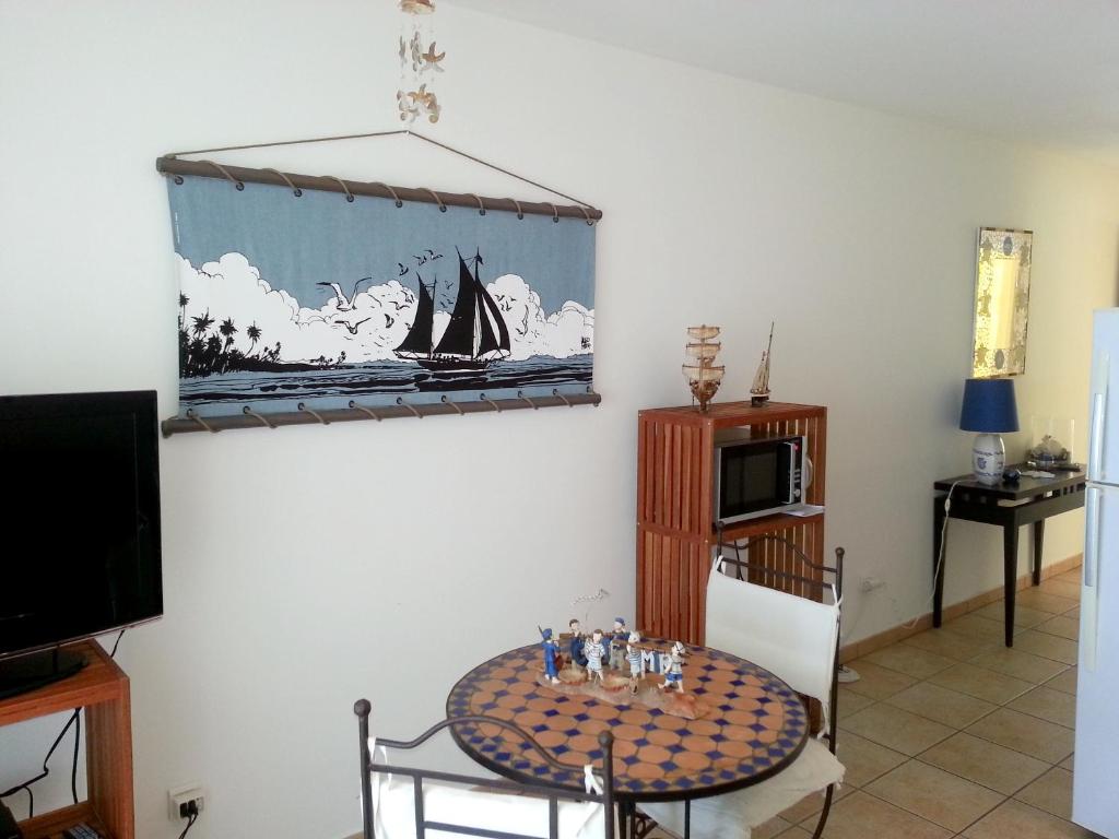 Appartement d'une chambre avec vue sur la mer balcon amenage et wifi a Les Trois Bassins a 1 km de la plage photo 4