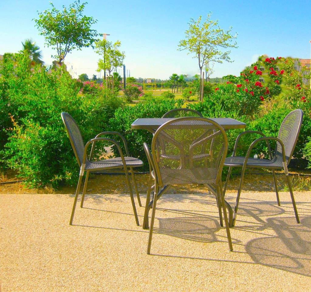 Maison de 2 chambres avec piscine partagee et jardin amenage a Gallargues le Montueux photo 1