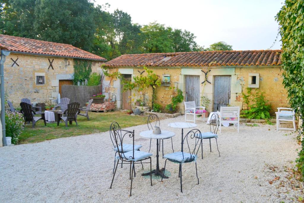 Maison de 4 chambres avec jardin amenage et wifi a Cabariot photo 1