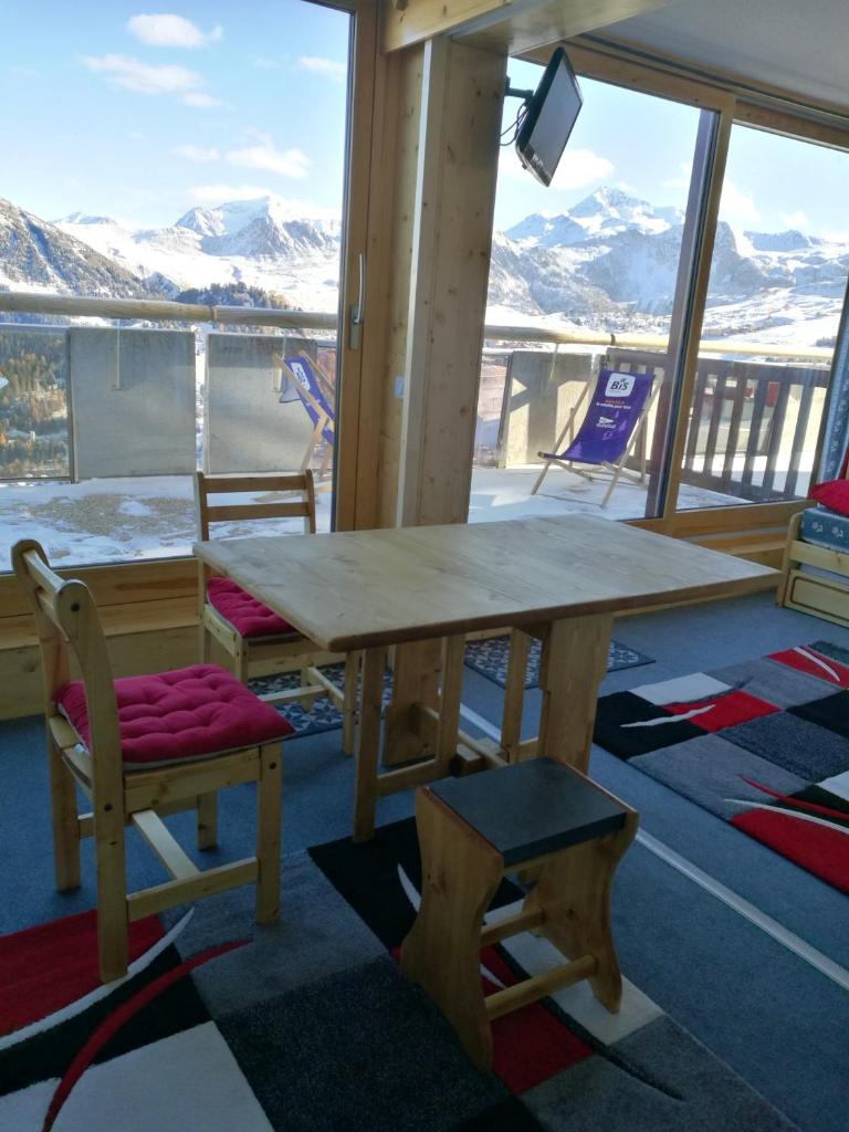 Appartement d'une chambre a La Plagne Aime 2000 a 10 m des pistes avec vue sur la ville et terrasse amenagee photo 3