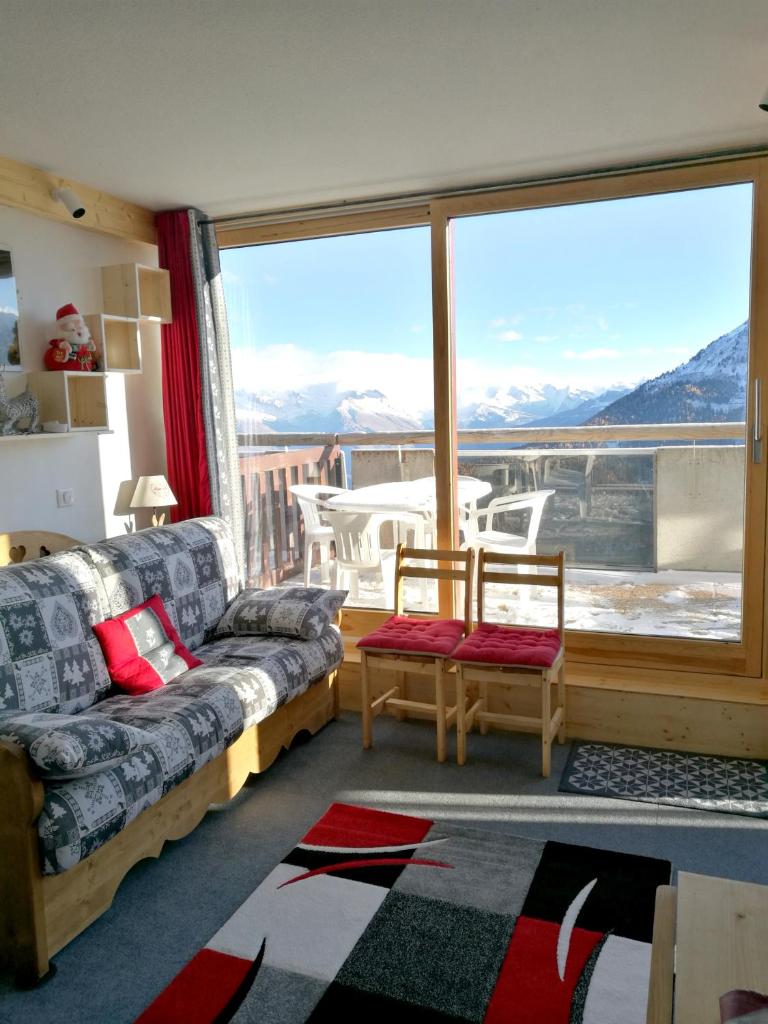Appartement d'une chambre a La Plagne Aime 2000 a 10 m des pistes avec vue sur la ville et terrasse amenagee photo 4