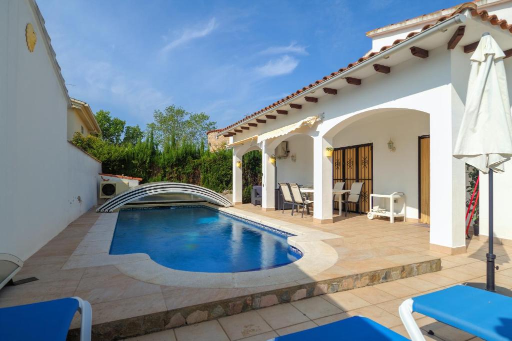 3 bedrooms villa with private pool enclosed garden and wifi at Castello d'Empuries 2 km away from the beach photo 3