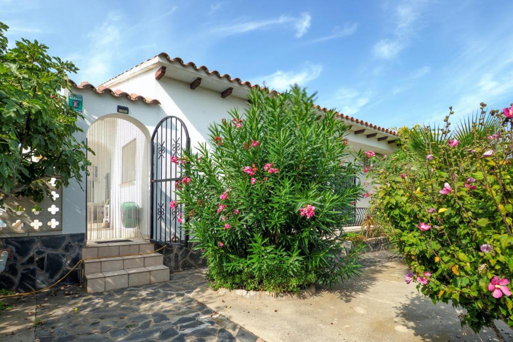 3 bedrooms villa with private pool enclosed garden and wifi at Castello d'Empuries 2 km away from the beach photo 1