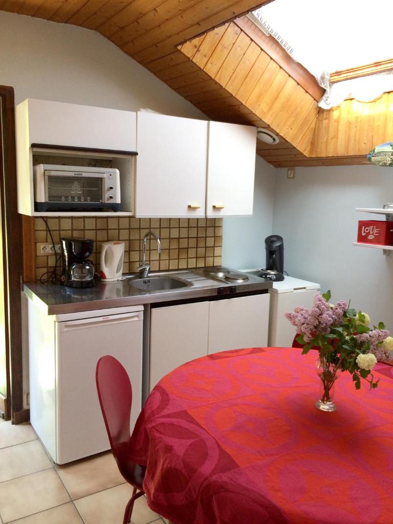 Appartement de 2 chambres avec terrasse et wifi a Rochesson a 6 km des pistes