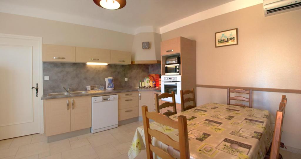Villa de 3 chambres avec piscine privee jacuzzi et jardin clos a Ventenac Cabardes photo 3