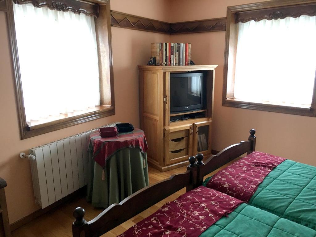 4 bedrooms house with enclosed garden and wifi at Navarredonda de Gredos photo 1