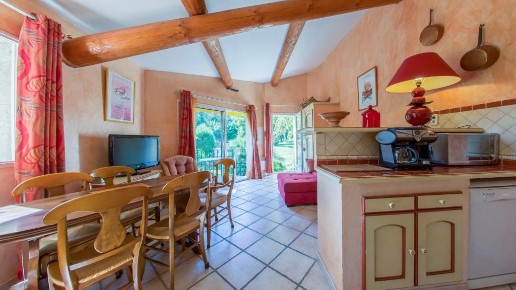 Appartement d'une chambre avec piscine partagee jardin clos et wifi a Forcalquier photo 1