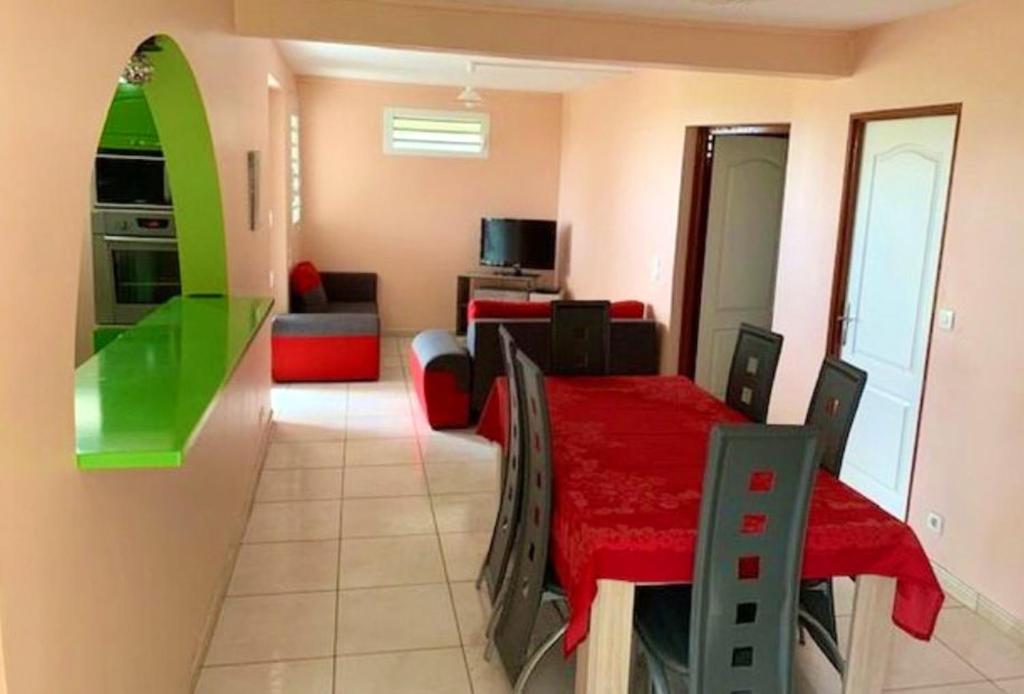 Appartement de 2 chambres avec jardin clos et wifi a Ducos photo 2