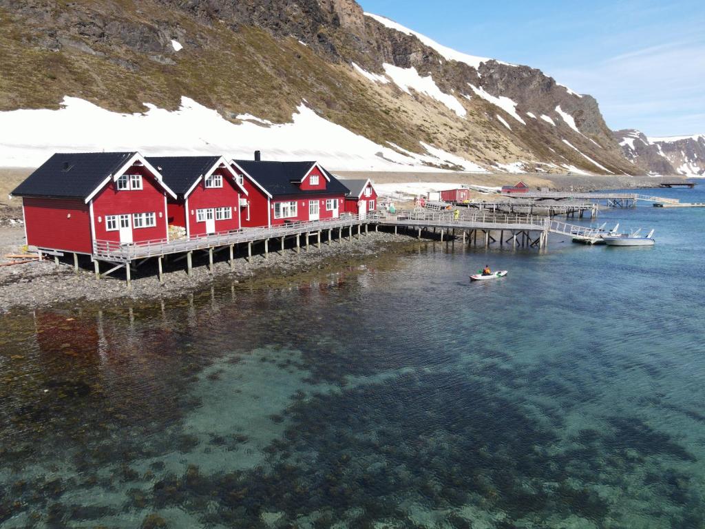 Sarnes Seaside Cabins photo 4