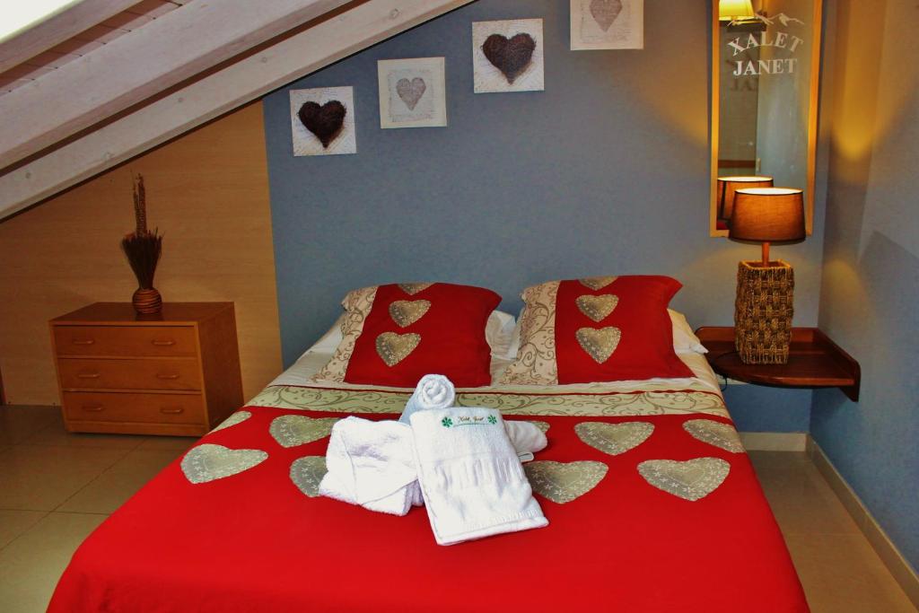 {
  "en-gb": "CHALET JANET"
} photo 3