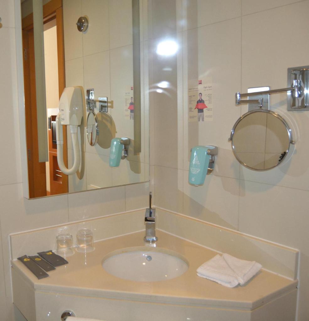 Двухместный (Стандартный двухместный номер с 1 кроватью), Отель Ibis Abu Dhabi Gate