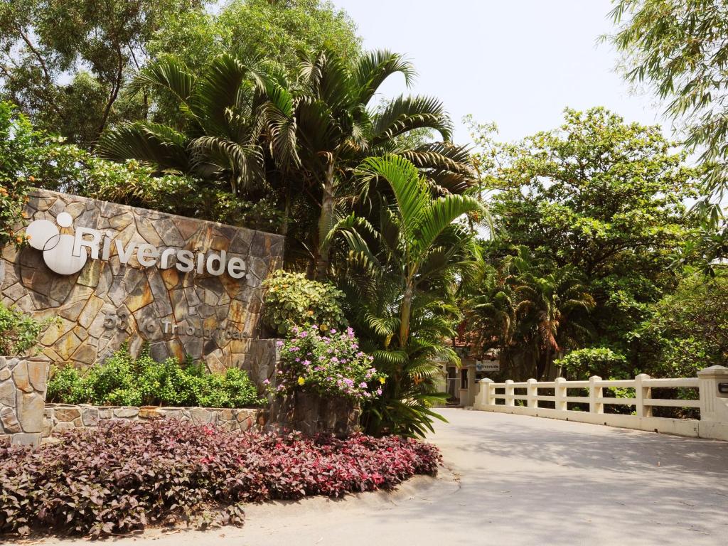 Riverside Serviced Apartments