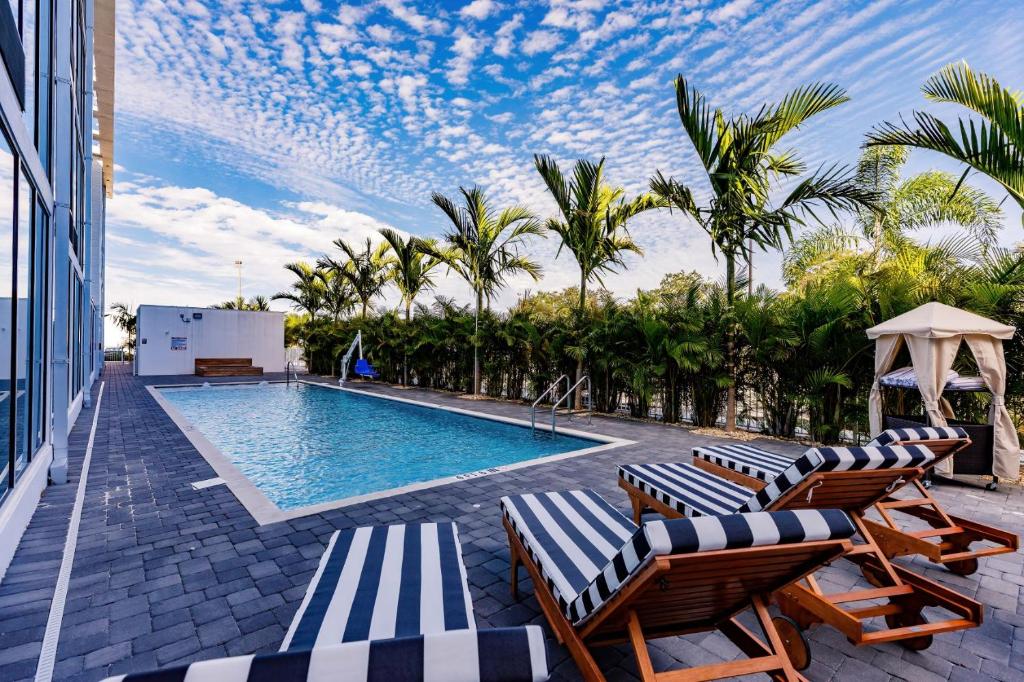Kompose Boutique Hotel image