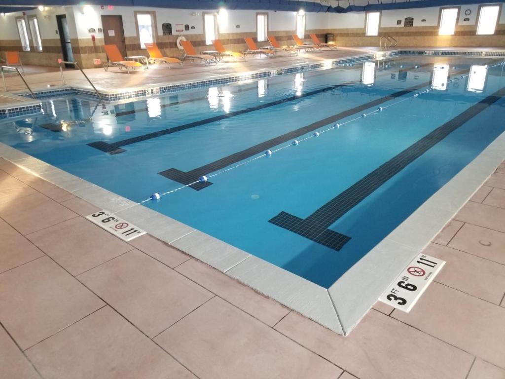 Holiday Inn Express Hotel & Suites Sheldon, an IHG Hotel photo 4