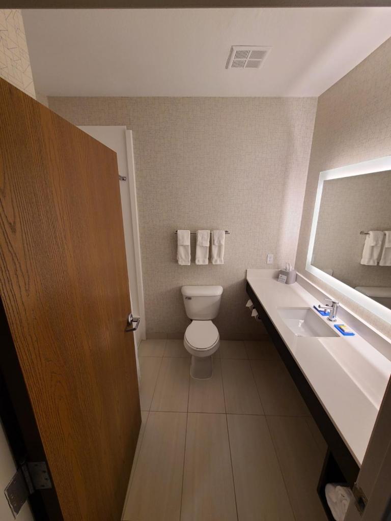 Holiday Inn Express & Suites Sheldon by IHG - Tap to explore photos