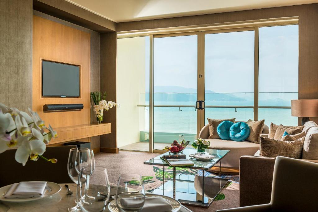 Сьюит (Представительский люкс с кроватью размера «king-size»), InterContinental Nha Trang