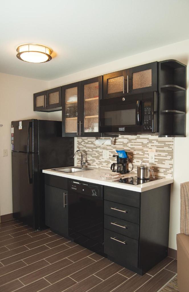 Candlewood Suites Fort Collins, an IHG Hotel photo 2