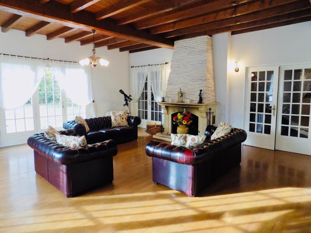 Charming Country Estate photo 2