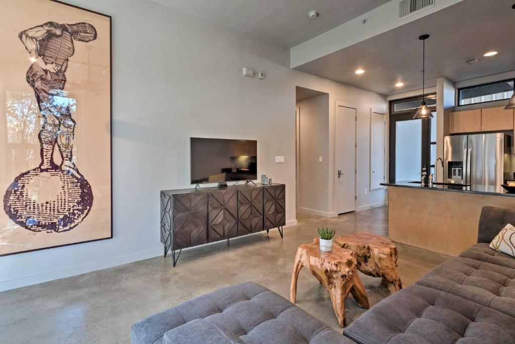 Lively Urban Escape with Private Patio in SoLA! photo 1