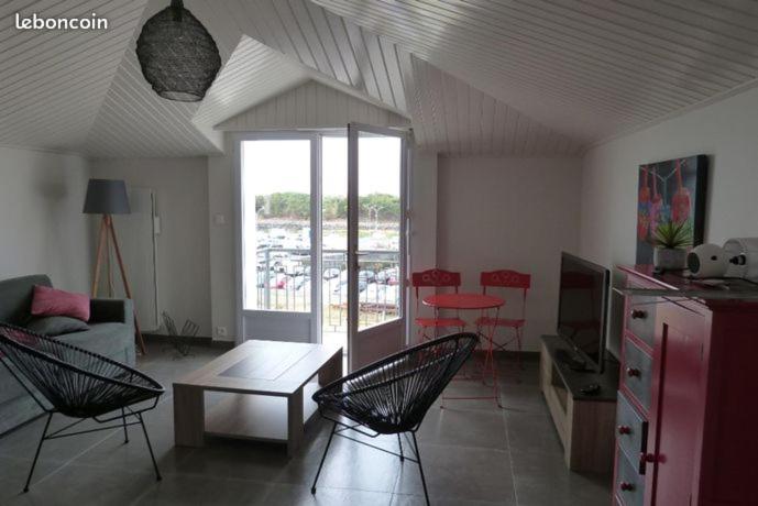 APPARTEMENT FACE au PORT et à L'OCEAN SAINT GILLES CROIX DE VIE WIFI BALCON PARKING PRIVE COUVERT photo 2