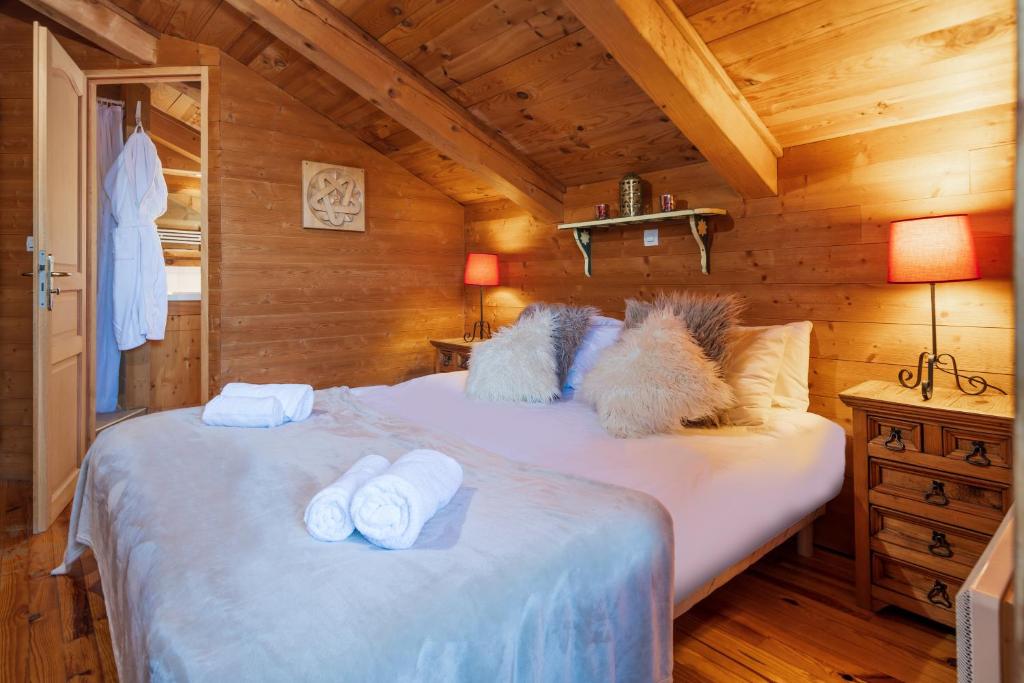 Chalet Côté Cœur, La Tania, with Outdoor Hot Tub and 7 Ensuite Rooms photo 3