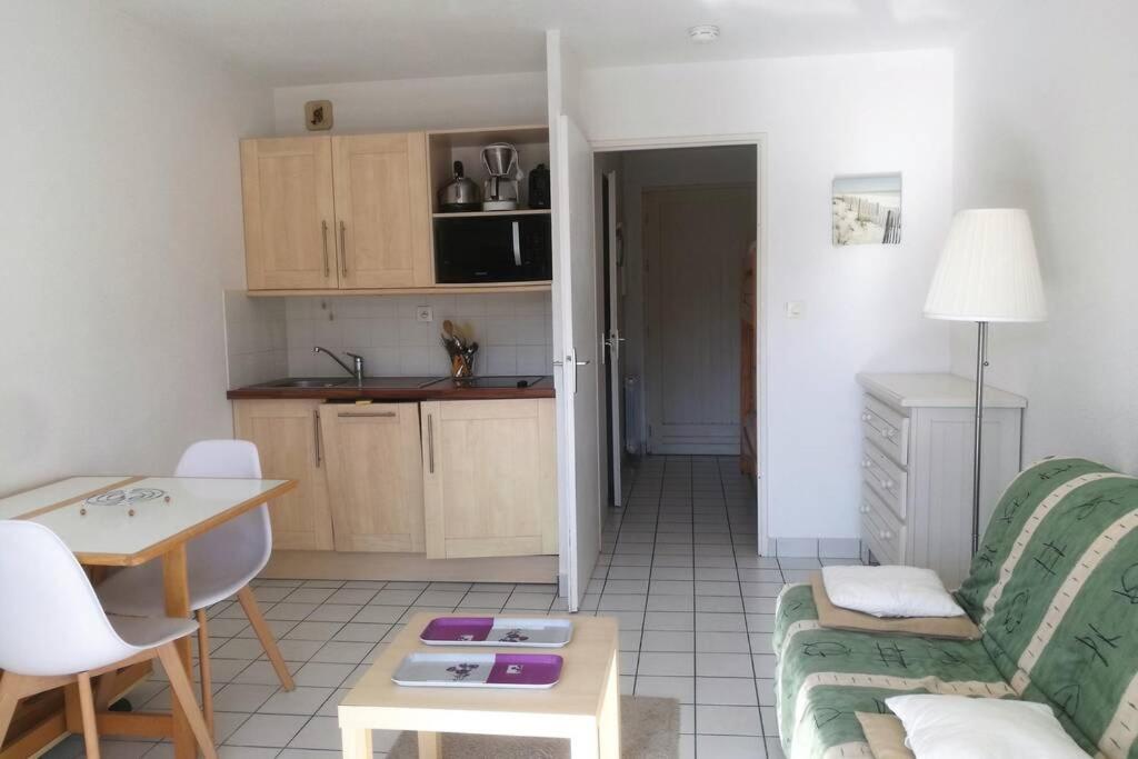 Studio - 700m plage port - 200m golf - wifi - piscine photo 2