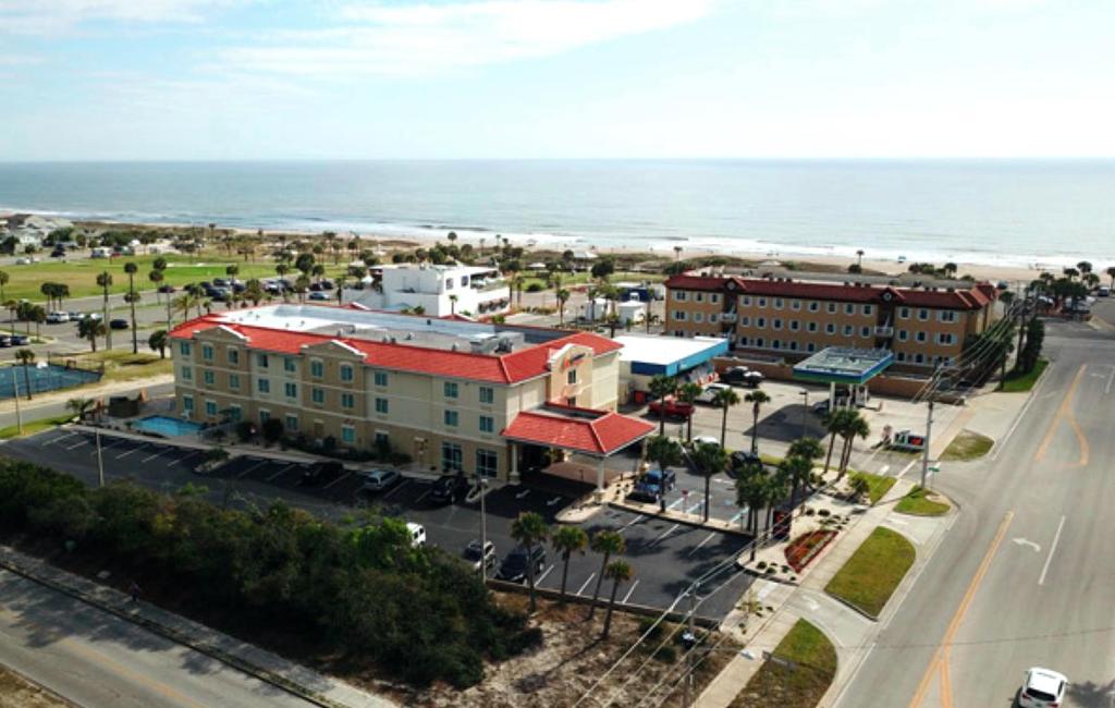 Comfort Suites Fernandina Beach at Amelia Island Soon to be Surf & Sand Ascend Collection by Choice photo 3