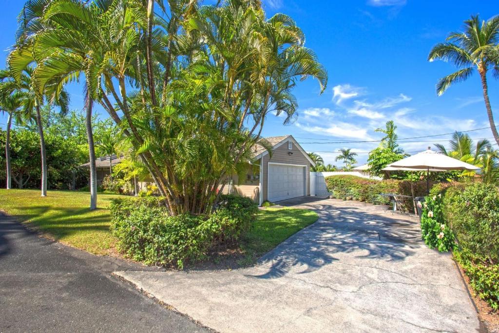 Hale Nani Loa - White Sands Beach Home with Private Pool by Casago Kona image