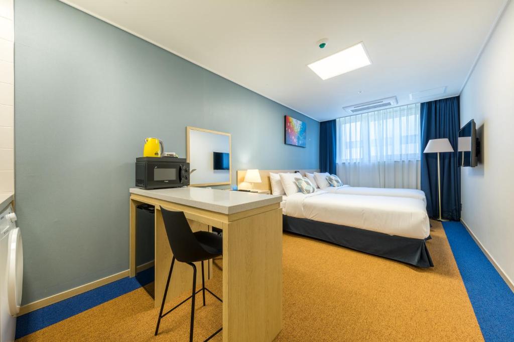Days Hotel & Suites by Wyndham Incheon Airport photo 1