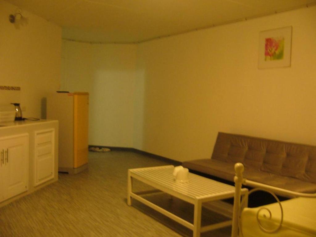 Room in Guest room - Chan Kim Don Mueang Guest House Triple room photo 4
