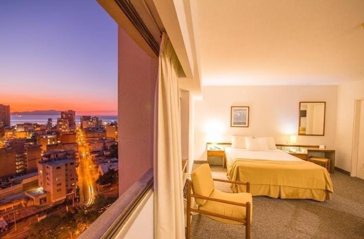 Hotel Cristina Suites photo 2