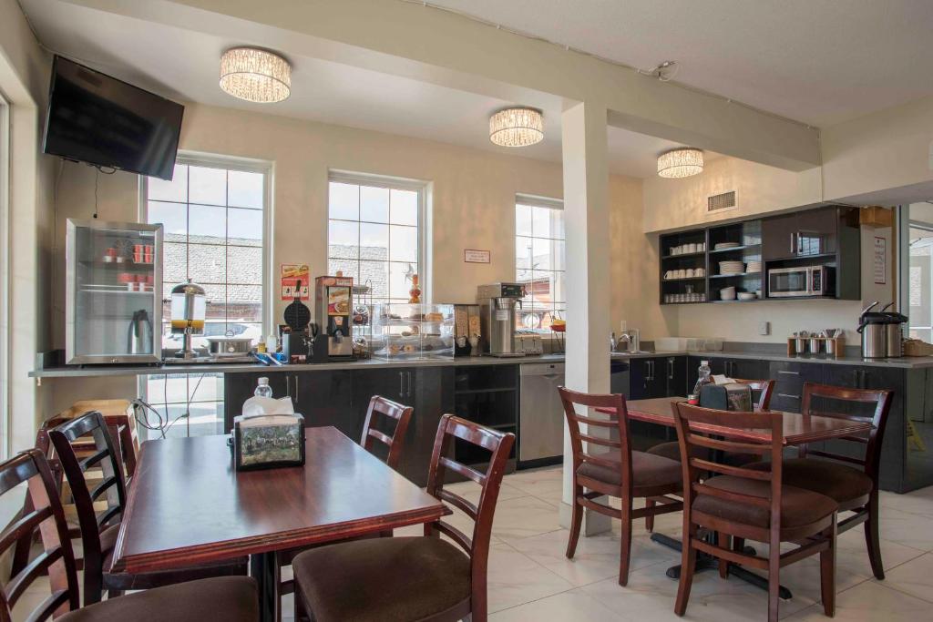 Ramada Limited 100 Mile House photo 1