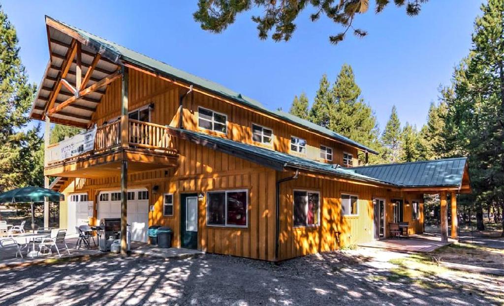 DiamondStone Guest Lodges image
