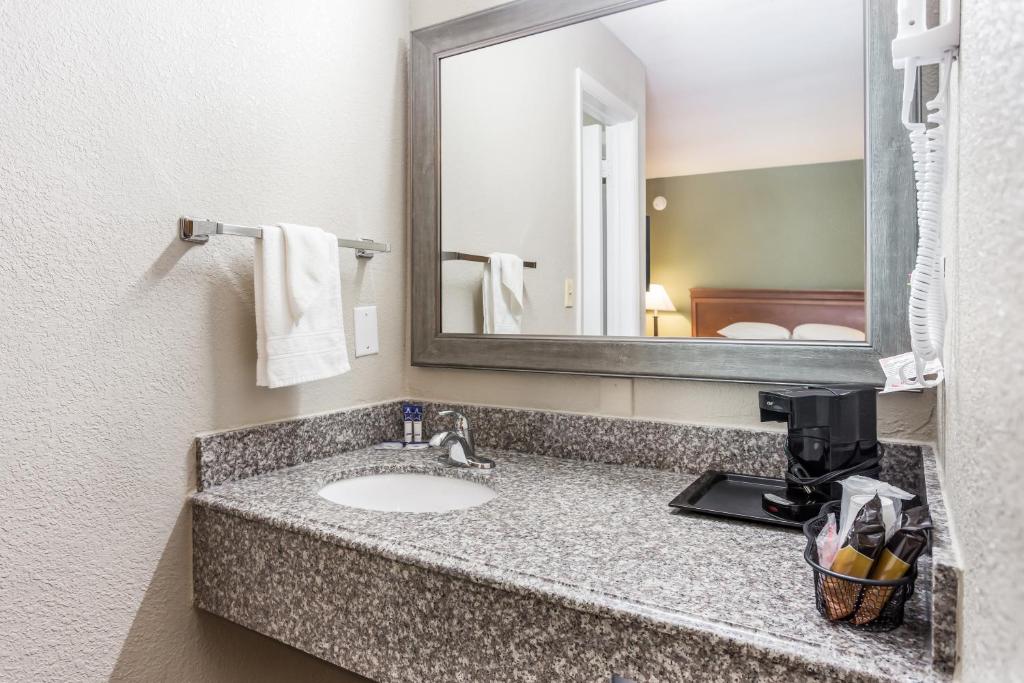 Americas Best Value Inn - Lebanon photo 3