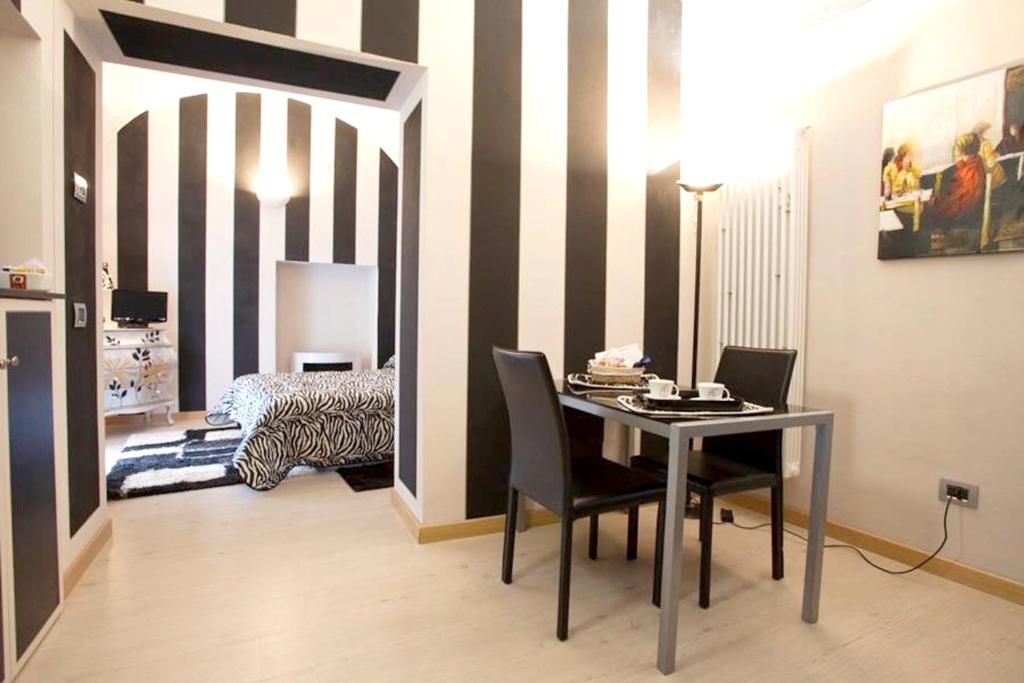 Studio with balcony and wifi at Piazza photo 2