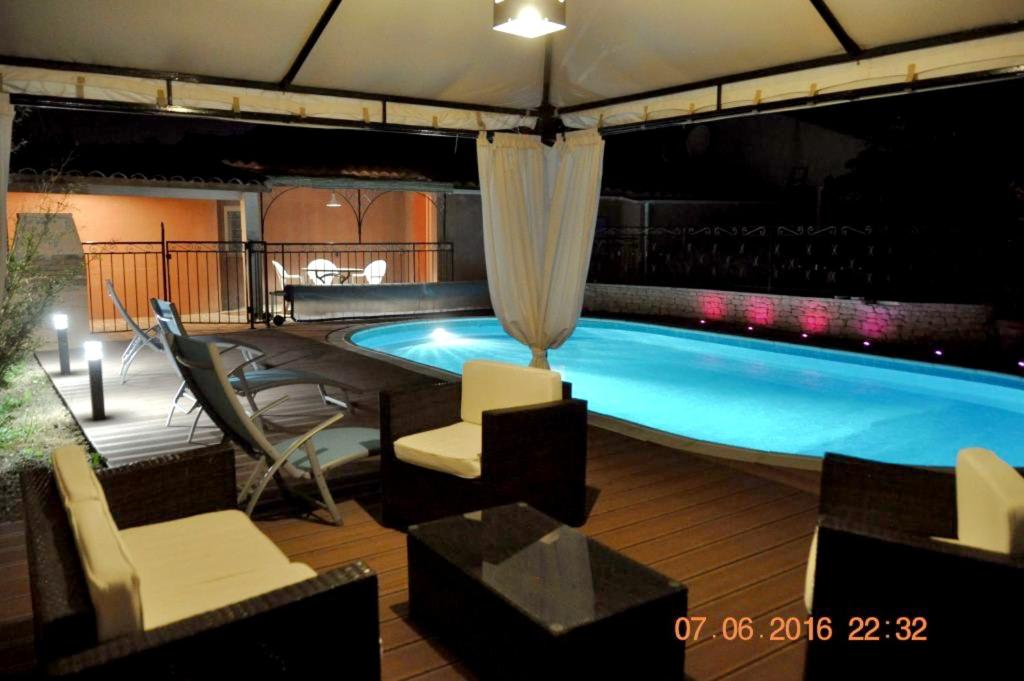 Maison d'une chambre avec piscine privee jardin clos et wifi a Gargas photo 1