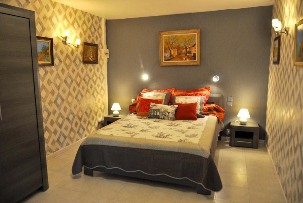 Maison d'une chambre avec piscine privee jardin clos et wifi a Gargas photo 3