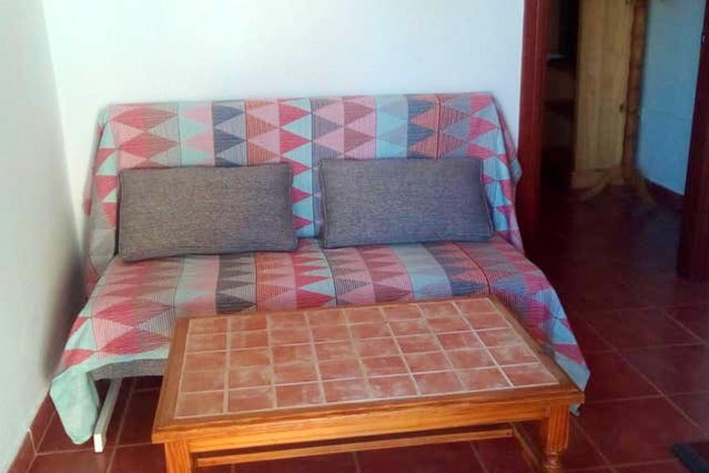 One bedroom house with garden at Triquivijate photo 2