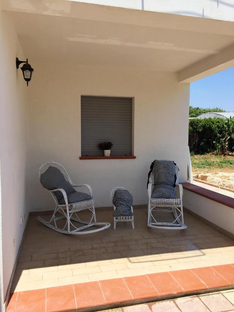 3 bedrooms appartement at Scoglitti 100 m away from the beach with enclosed garden photo 1
