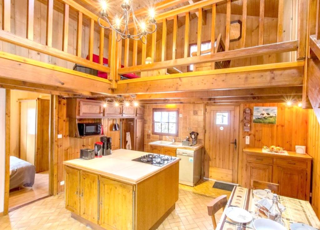 Chalet de 2 chambres avec terrasse amenagee et wifi a Saint Gervais les Bains a 3 km des pistes photo 2
