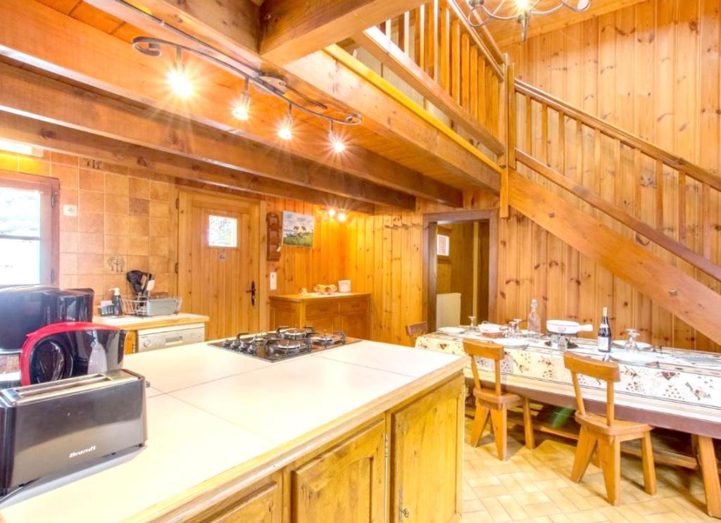 Chalet de 2 chambres avec terrasse amenagee et wifi a Saint Gervais les Bains a 3 km des pistes photo 4