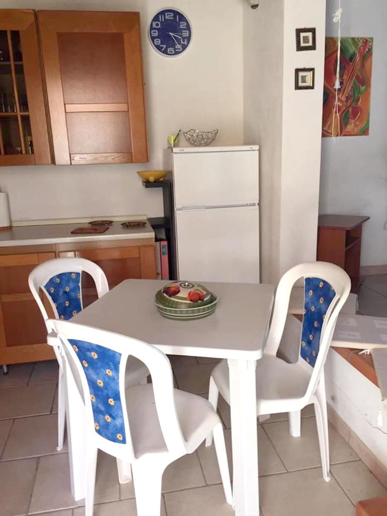 2 bedrooms appartement at Scoglitti 100 m away from the beach with sea view and enclosed garden photo 2