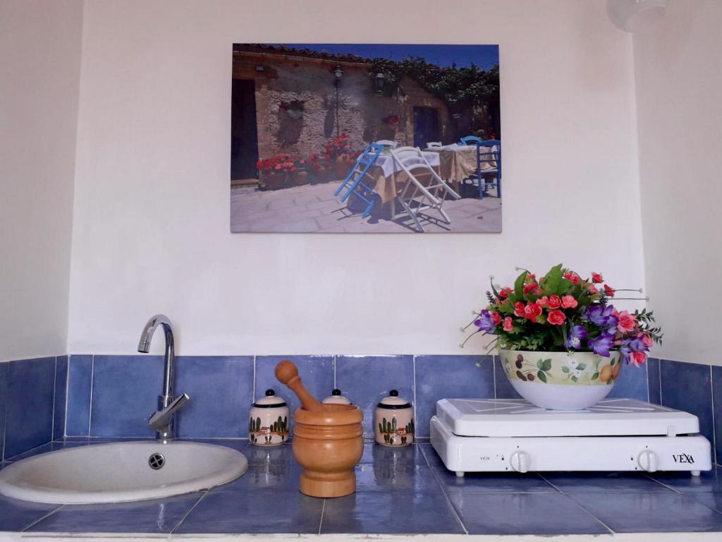 2 bedrooms house with city view enclosed garden and wifi at Ballata photo 4